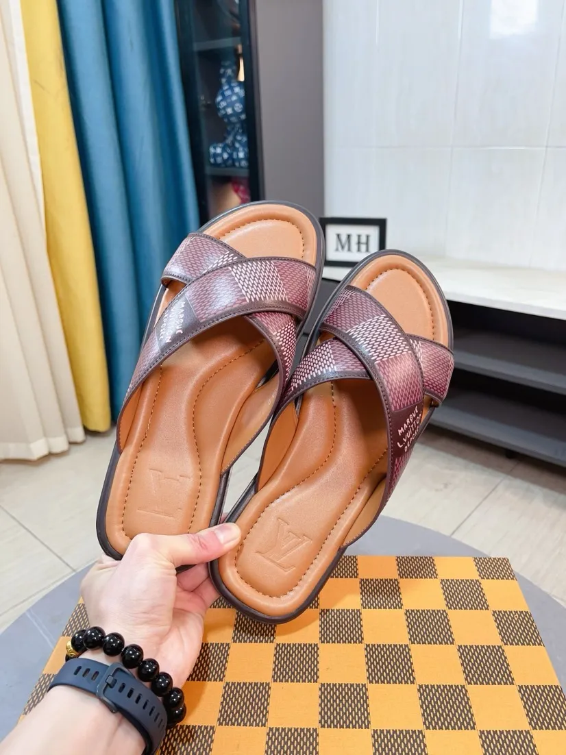 Men's shoes 💰340🌹🌹 (lv-Louis Vuitton) New men's slippers, high-end boutique, exquisite embossed logo decoration on the upper, fine workmanship, super soft soles, casual, loose and comfortable, a must-have in summer! \nsize：38-44
